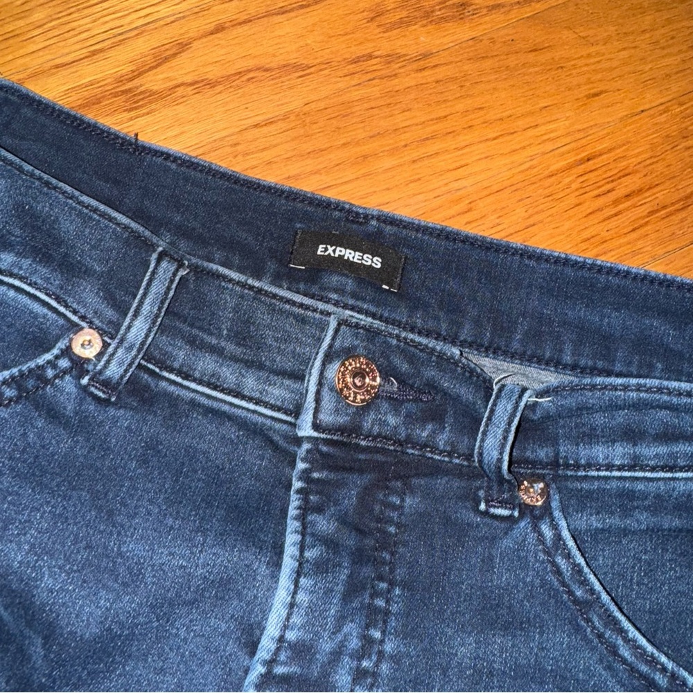 Express Super High Rise Skinny Jeans - Picture 2 of 4